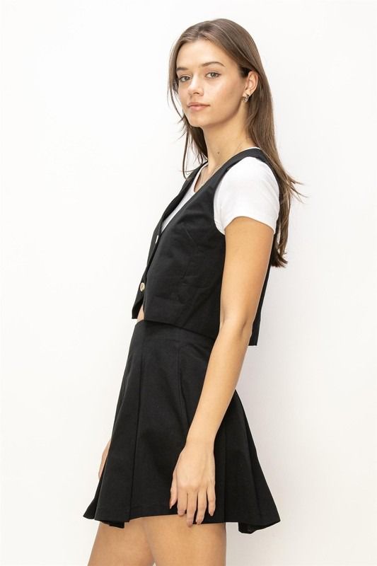 Set Falda corta y Chaleco Negro