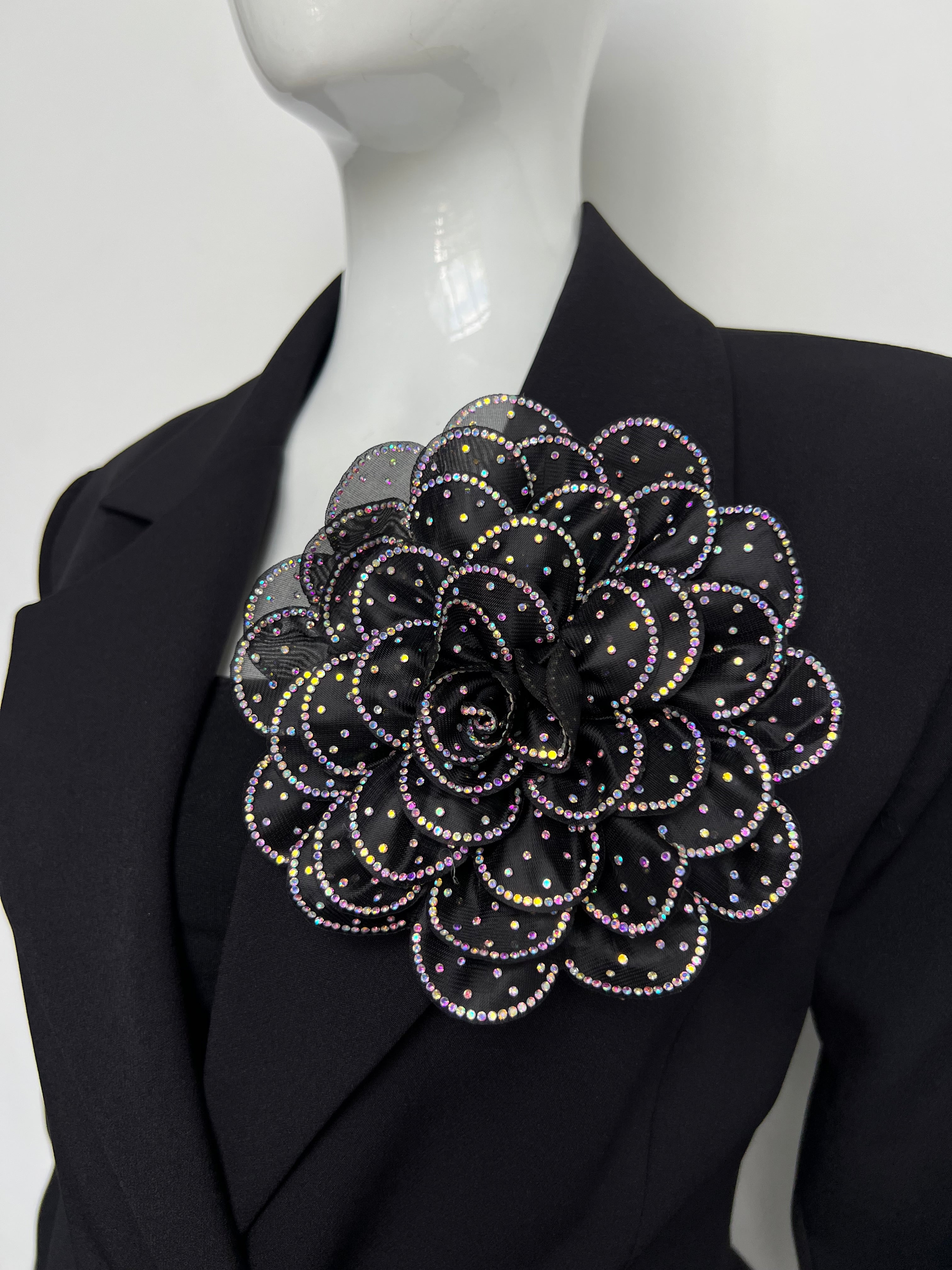 Broche flor brillos