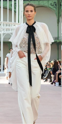 Fashion Styled Blusa lentejuela con capa gasa