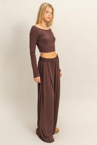 Fashion Styled Set Pantalón wide leg y T-shirt crop manga larga Espresso