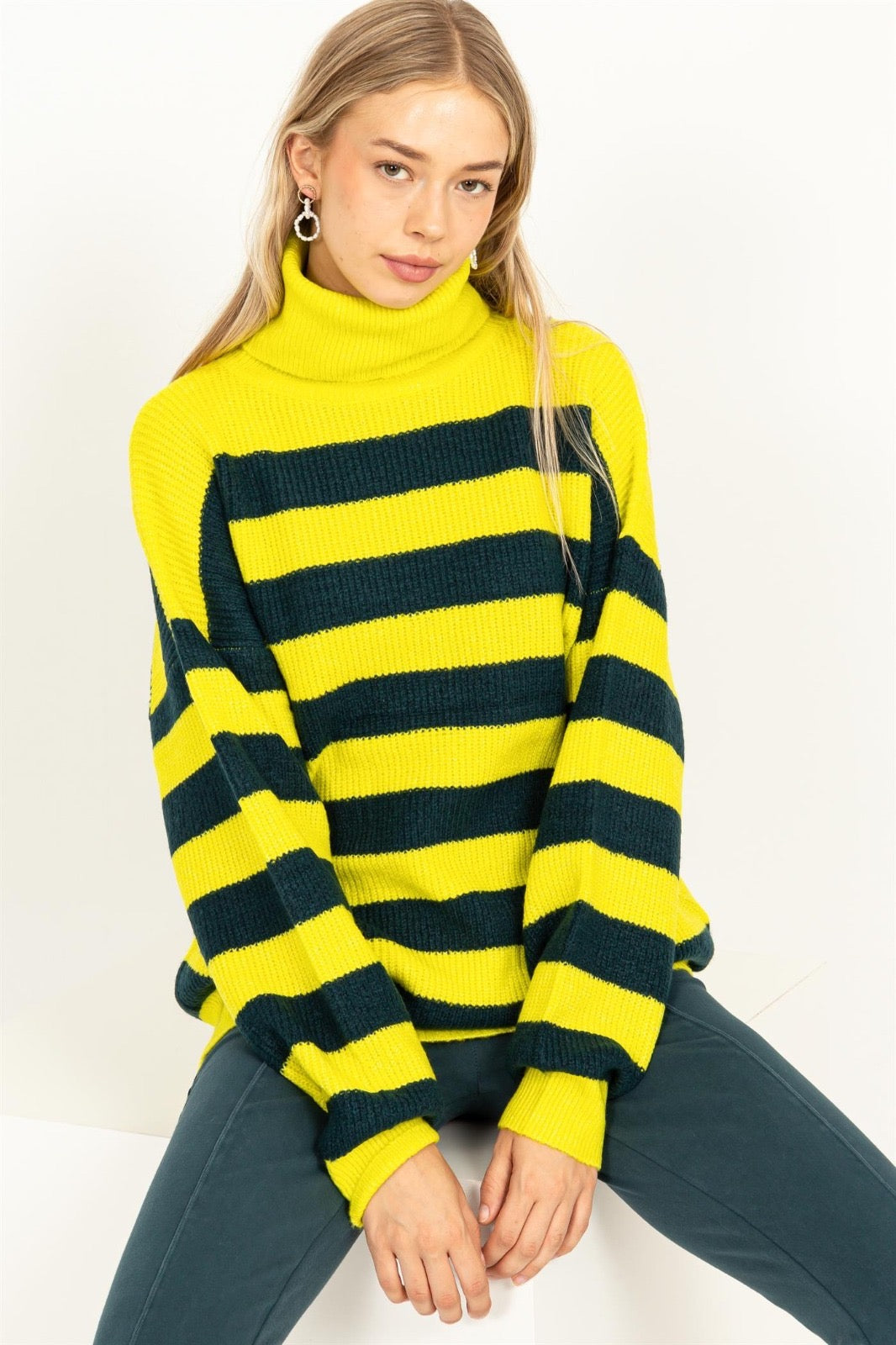 Sweater cuello líneas azules Lime