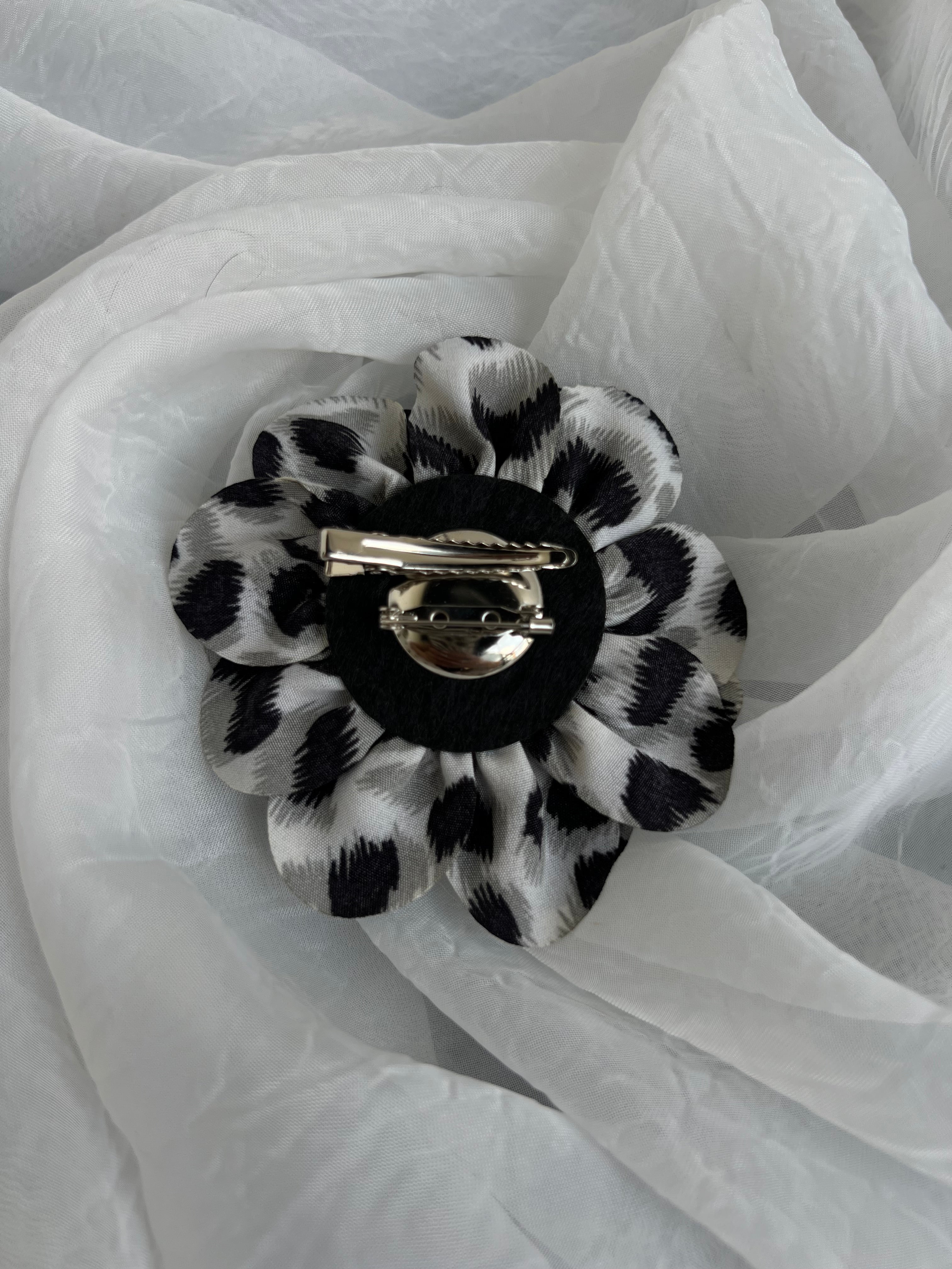 Broche flor leopardo