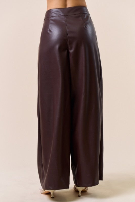 Pantalón vinipiel wide leg pinzas