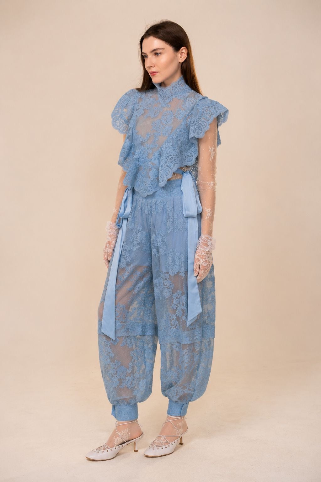 Set Pantalón globo y Blusa lazos encaje