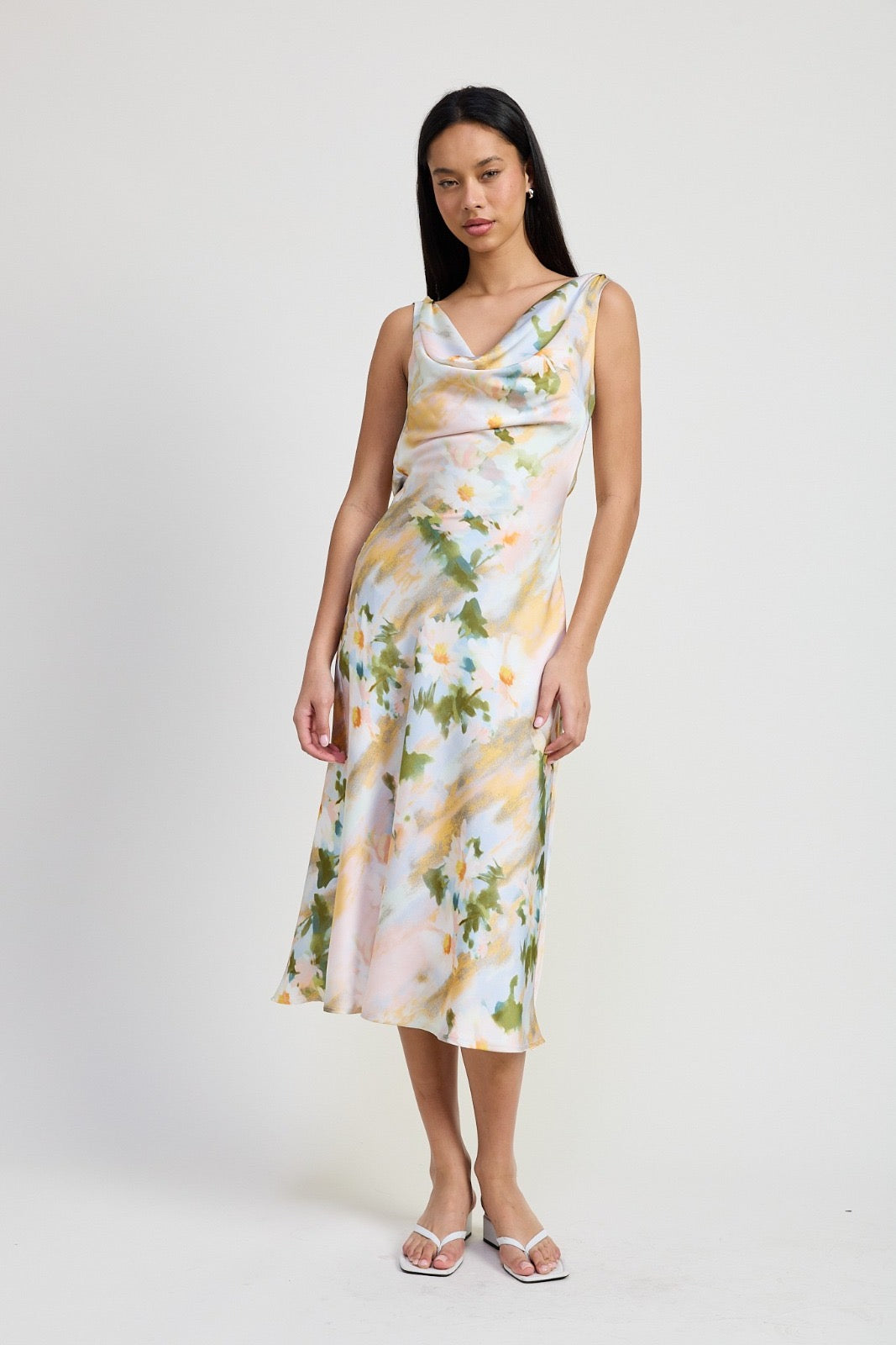 Vestido largo satín margaritas Pastel