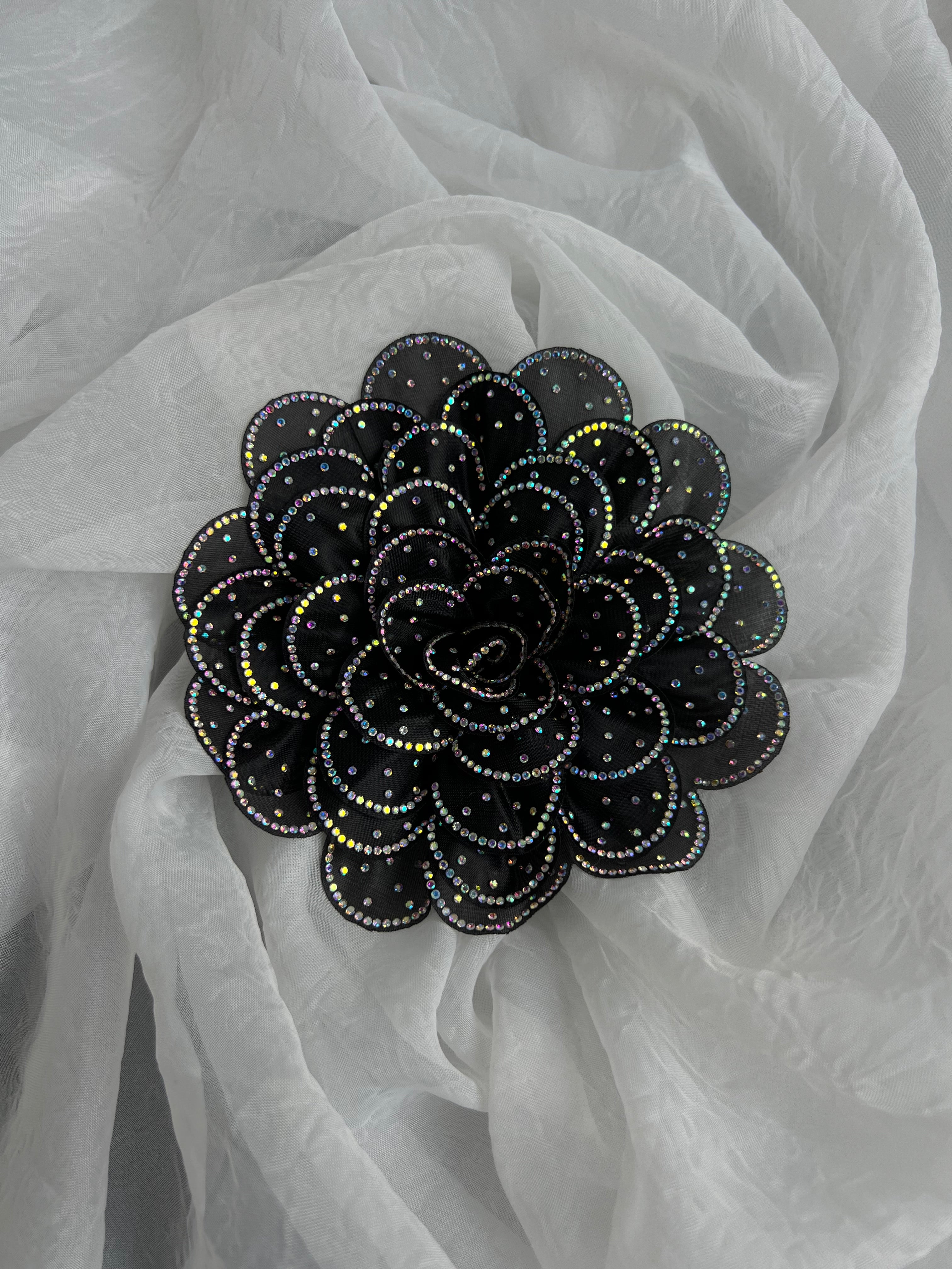 Broche flor brillos