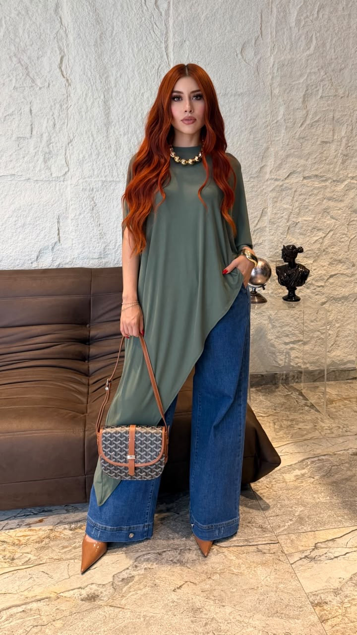 Blusa asimétrica tipo capa
