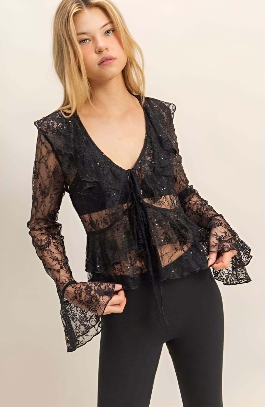 Blusa encaje olanes lazos Negro