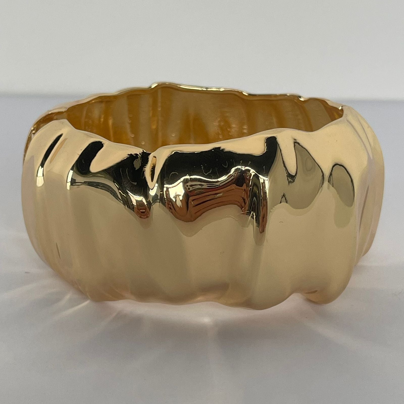 Brazalete ancho corrugado