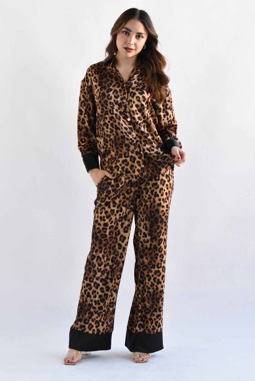 Set Pantalón y Blusa Leopardo satín Negro