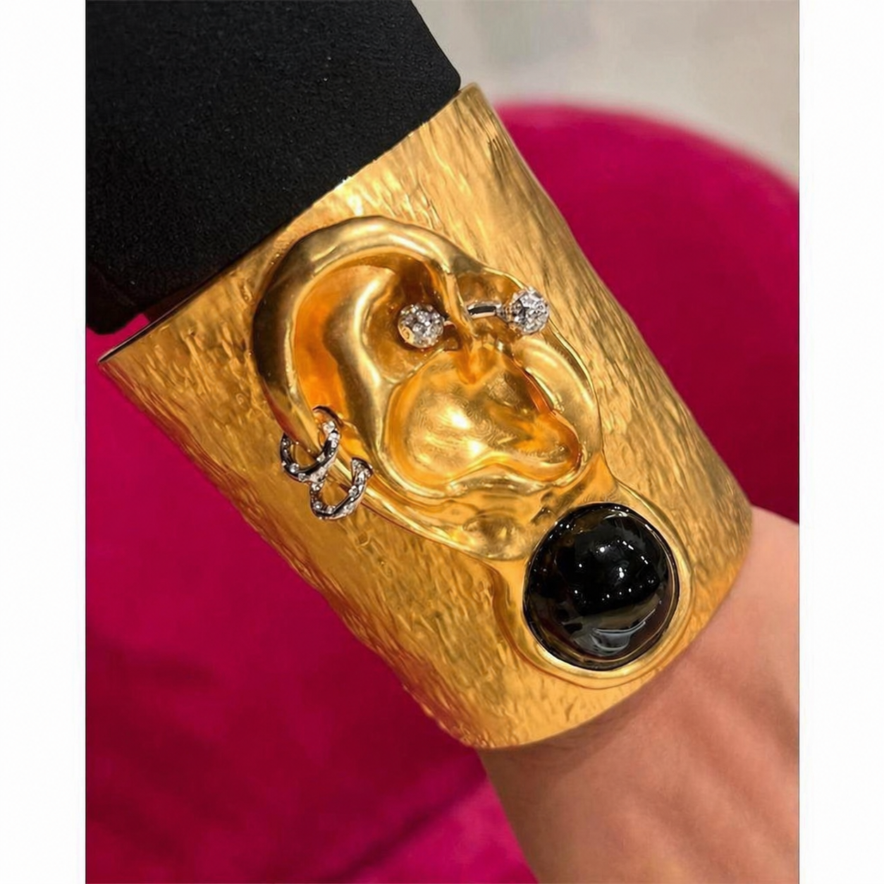 Brazalete ancho dorado