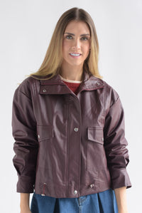 Fashion Styled Chamarra bomber jareta vinipiel Vino