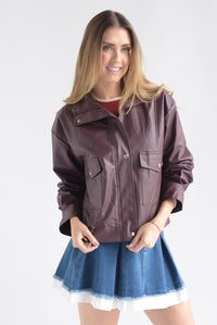 Fashion Styled Chamarra bomber jareta vinipiel Vino