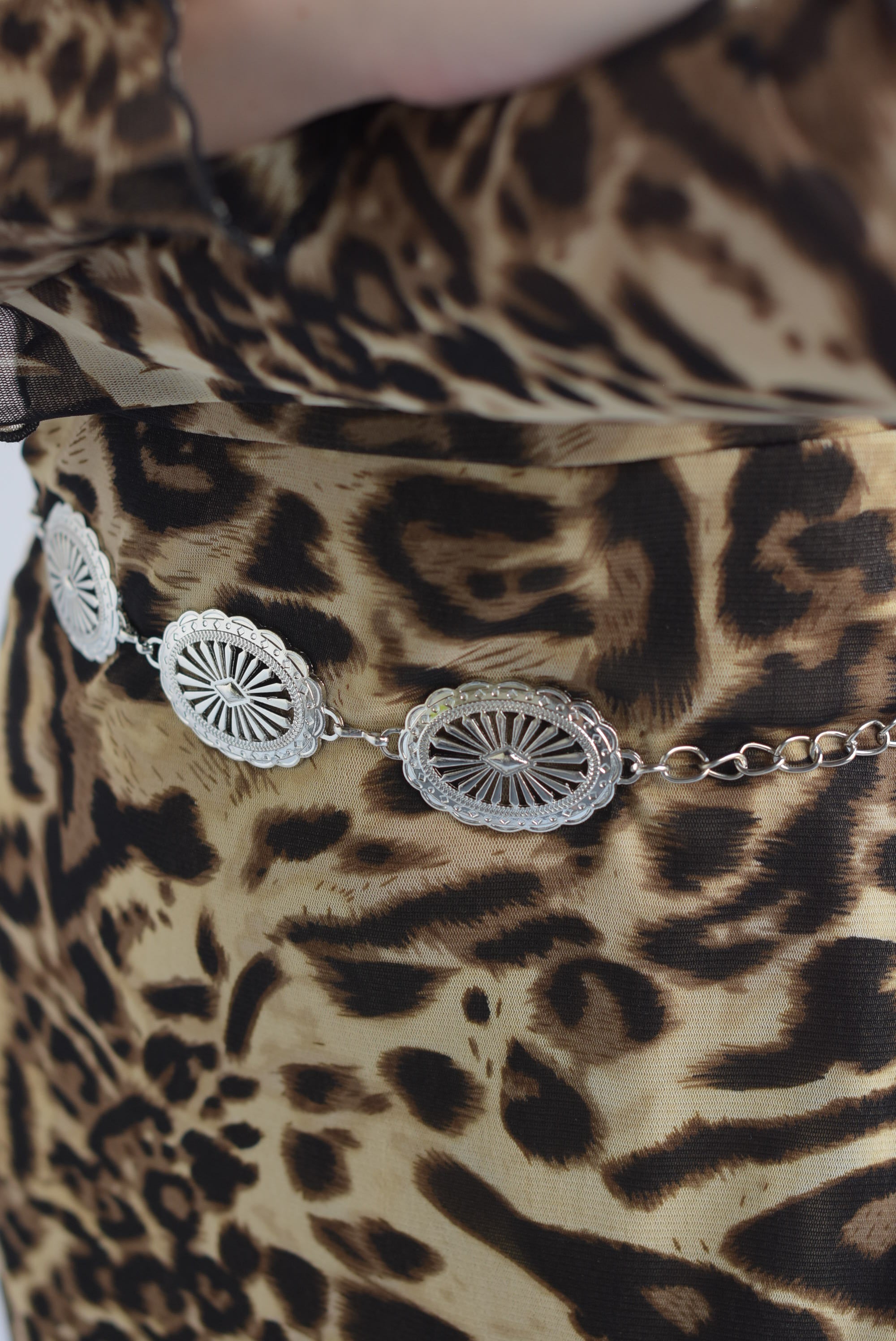 Cinturón metálico medallones