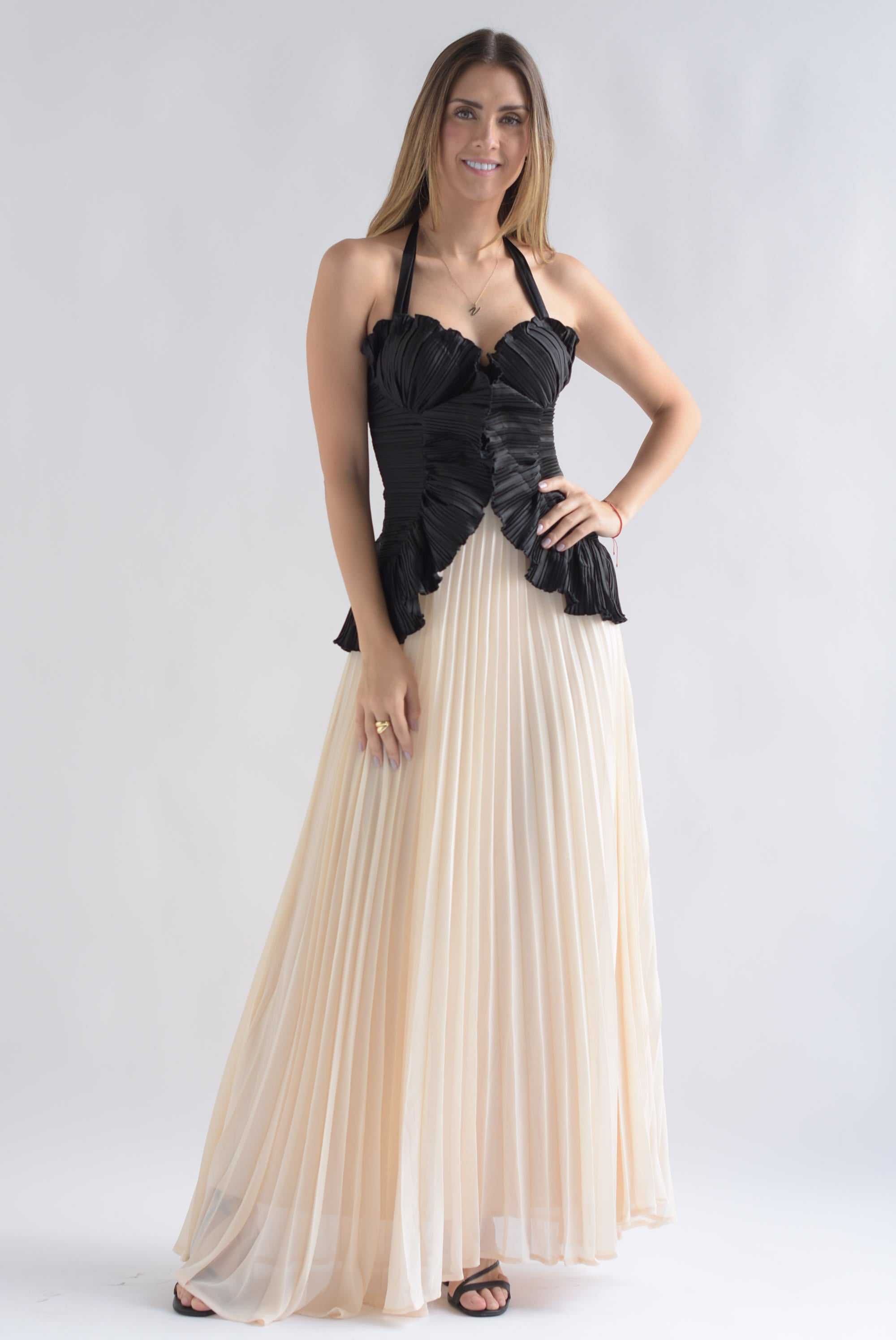 Vestido plisado torso escarolas Negro y Ivory
