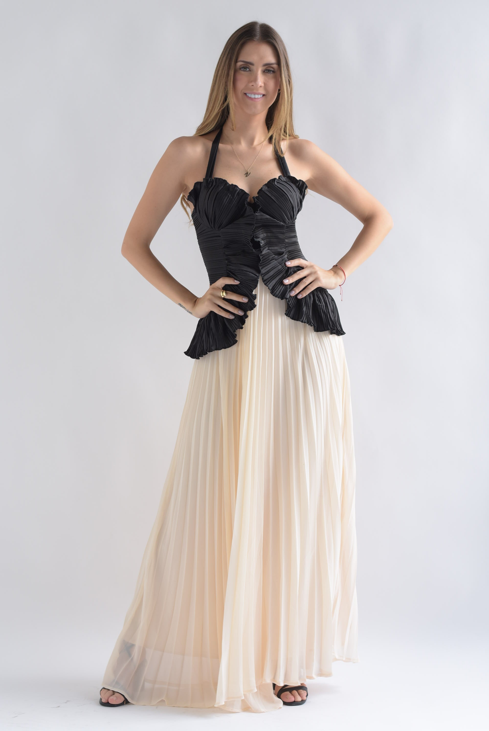 Vestido plisado torso escarolas Negro y Ivory