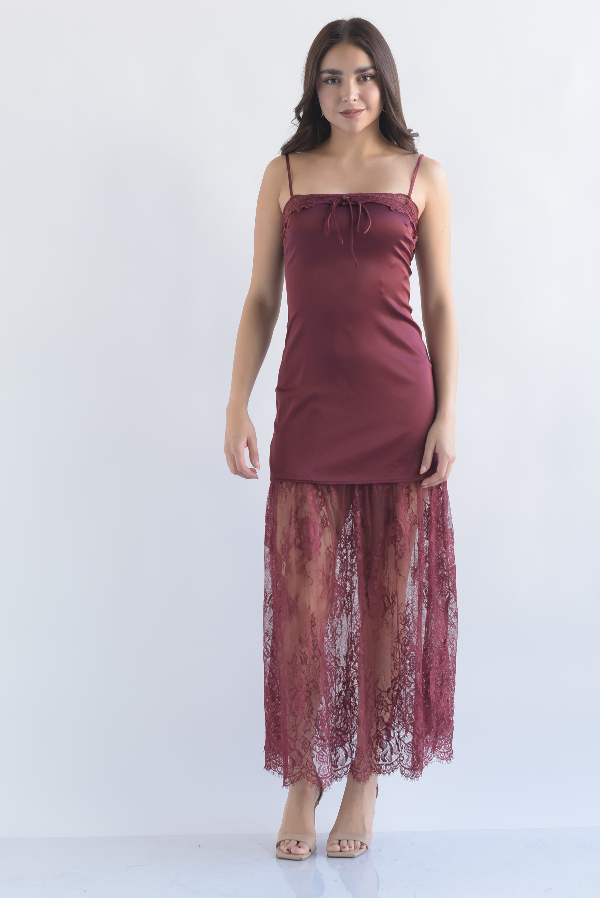 Vestido lencero falda encaje