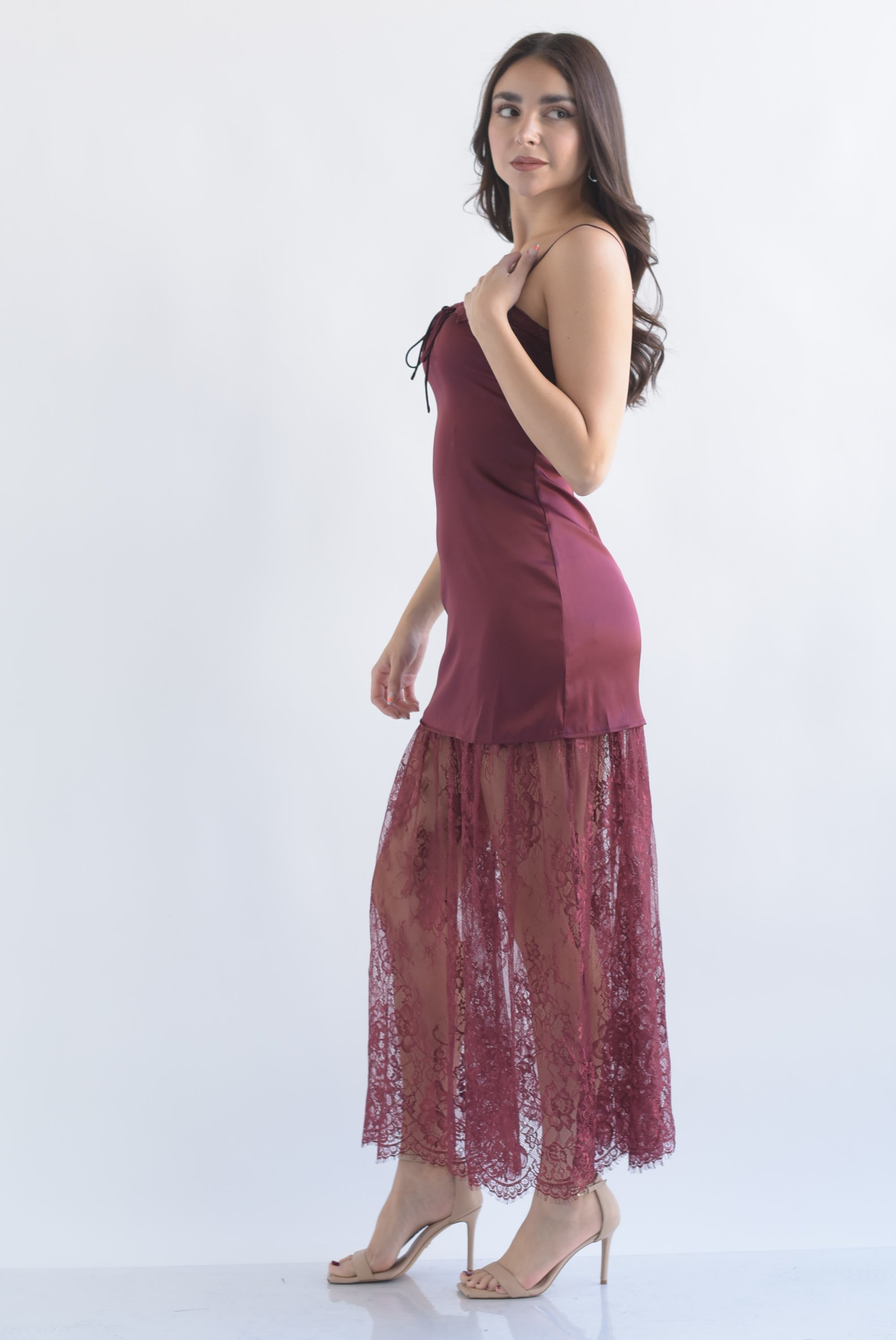 Vestido lencero falda encaje