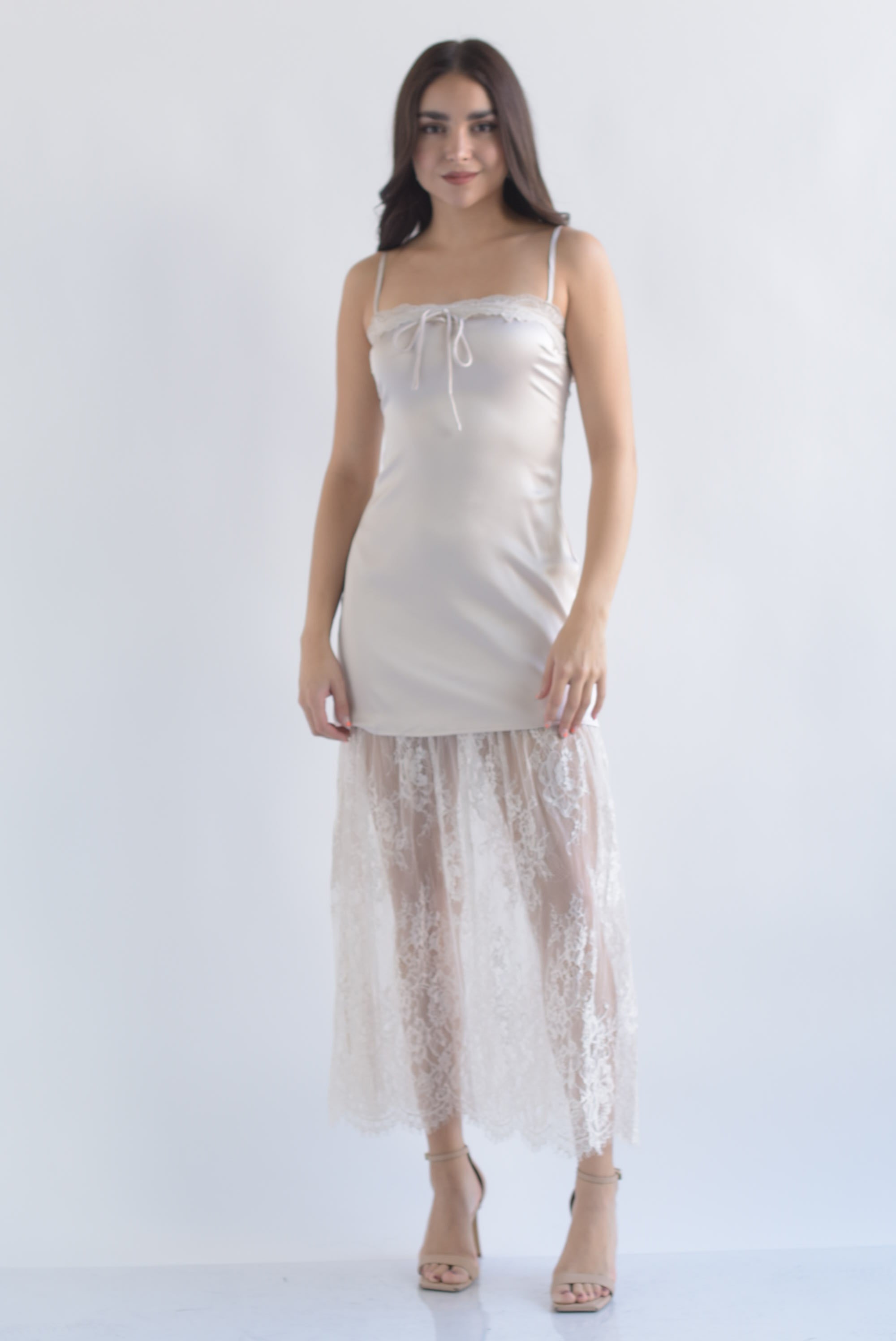 Vestido lencero falda encaje