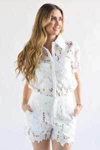 Fashion Styled Set Short y Blusa maga corta guipur Blanco