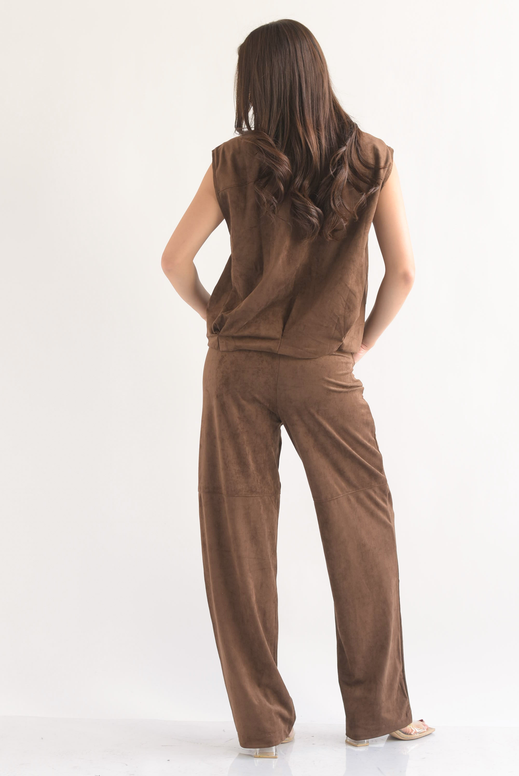 Set Pantalón wide y Chaleco globo suede