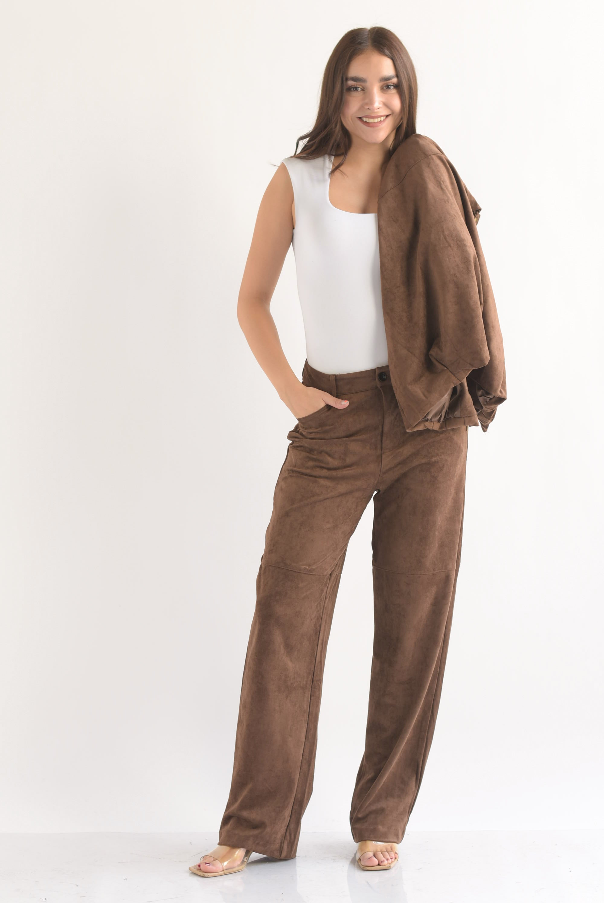 Set Pantalón wide y Chaleco globo suede