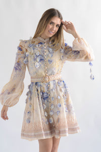 Fashion Styled Vestido corto flores azules Beige