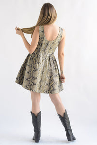 Fashion Styled Vestido vinipiel texturizado Snake Print