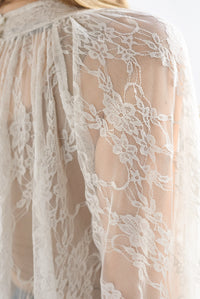 Fashion Styled Blusa larga manga campana encaje Ivory