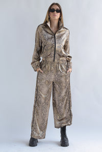 Fashion Styled Set Pantalón y Chamarra satín snake print Moka