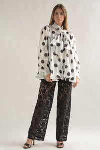 Fashion Styled Blusa lazo satín polka dots Blanco