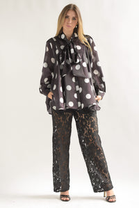 Fashion Styled Blusa lazo satín polka dots Negro