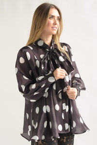 Fashion Styled Blusa lazo satín polka dots Negro