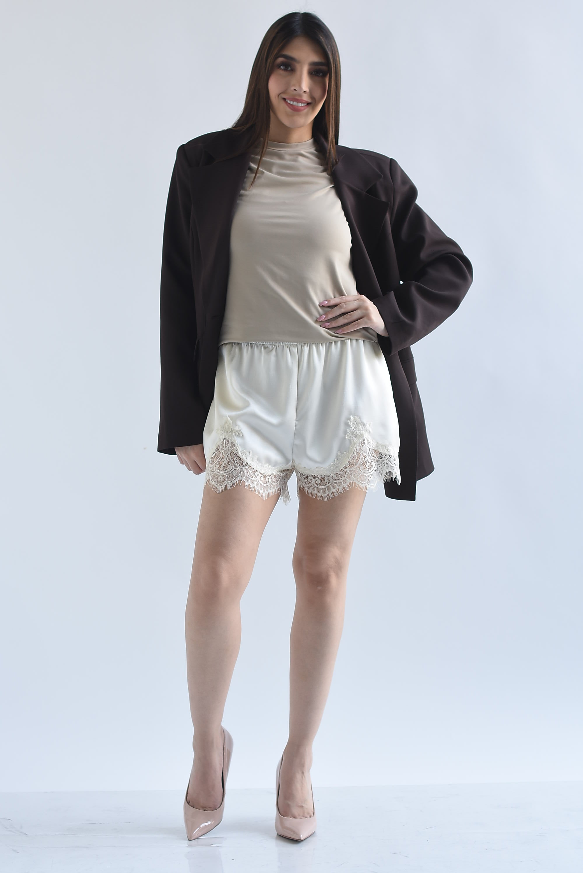 Short lencero encaje bolsillos