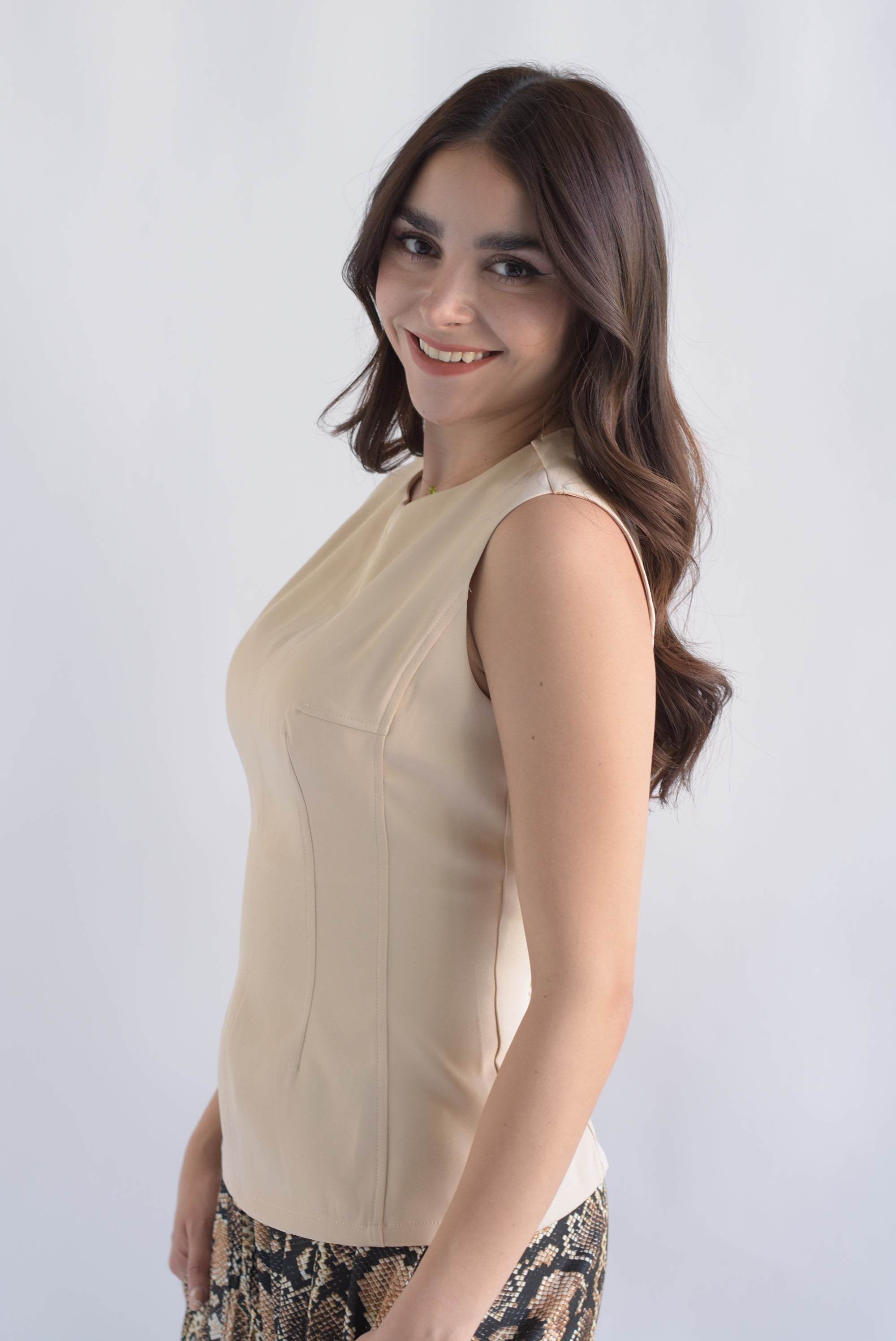 Blusa pinzas torso Beige