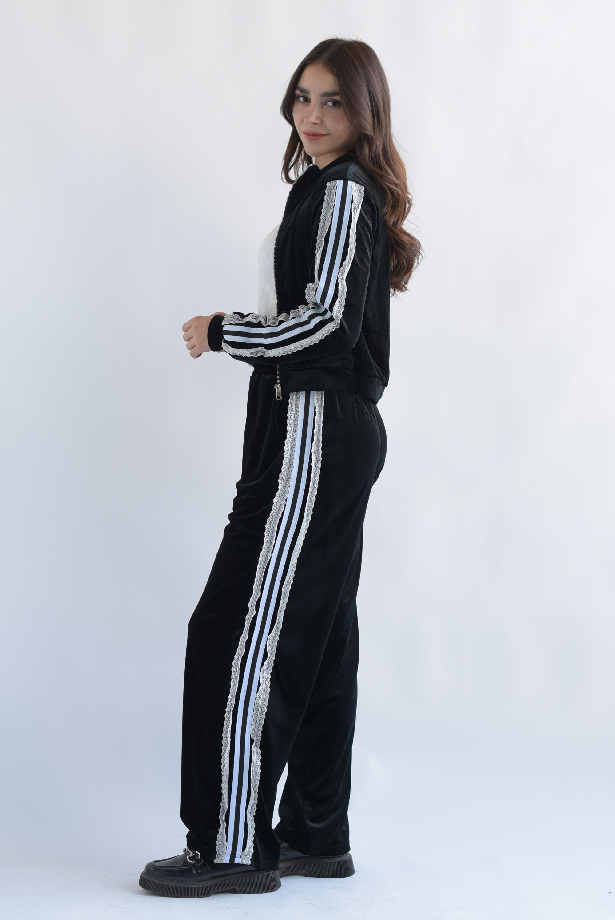 Set Pantalón y Chamarra encaje terciopelo Negro