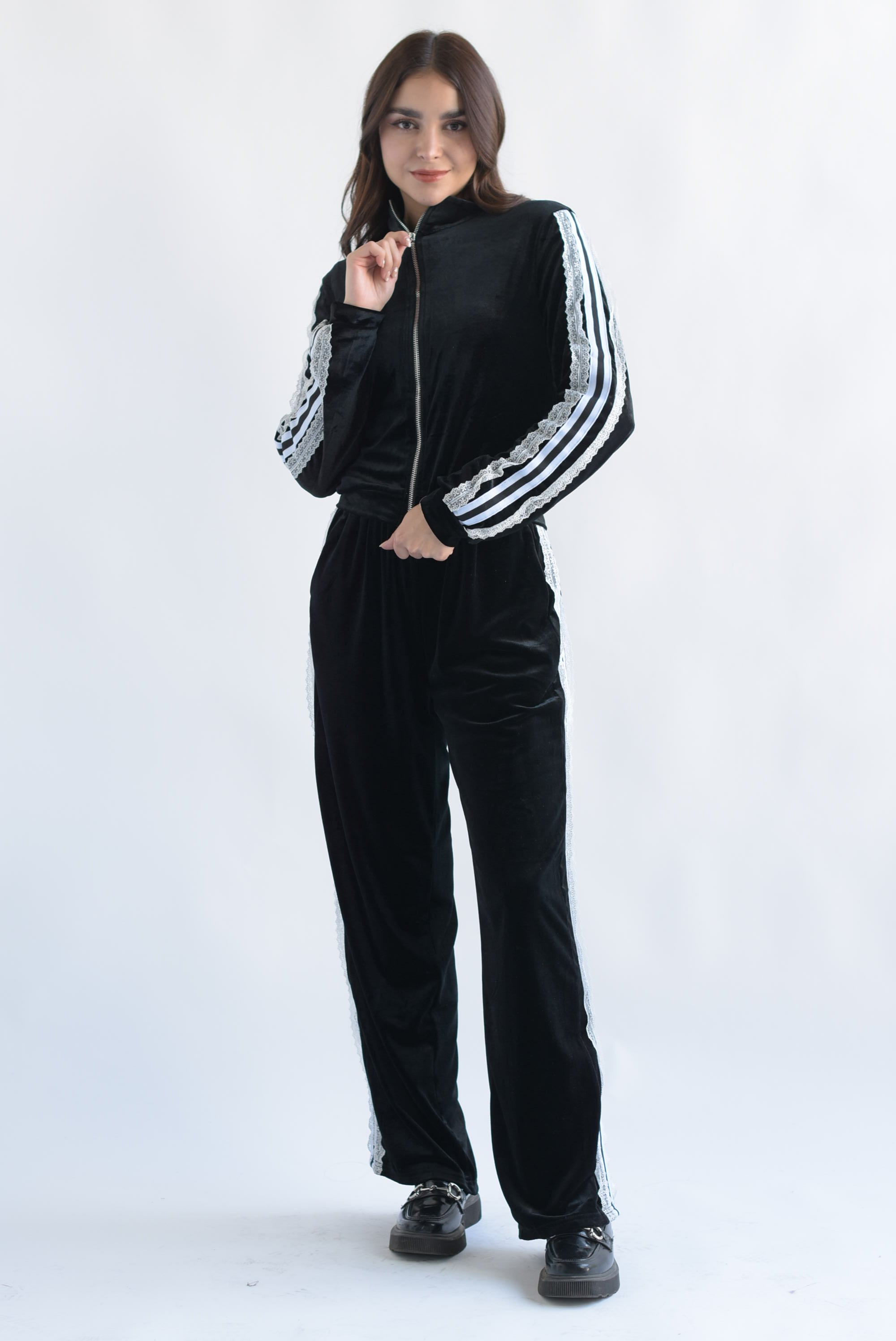 Set Pantalón y Chamarra encaje terciopelo Negro