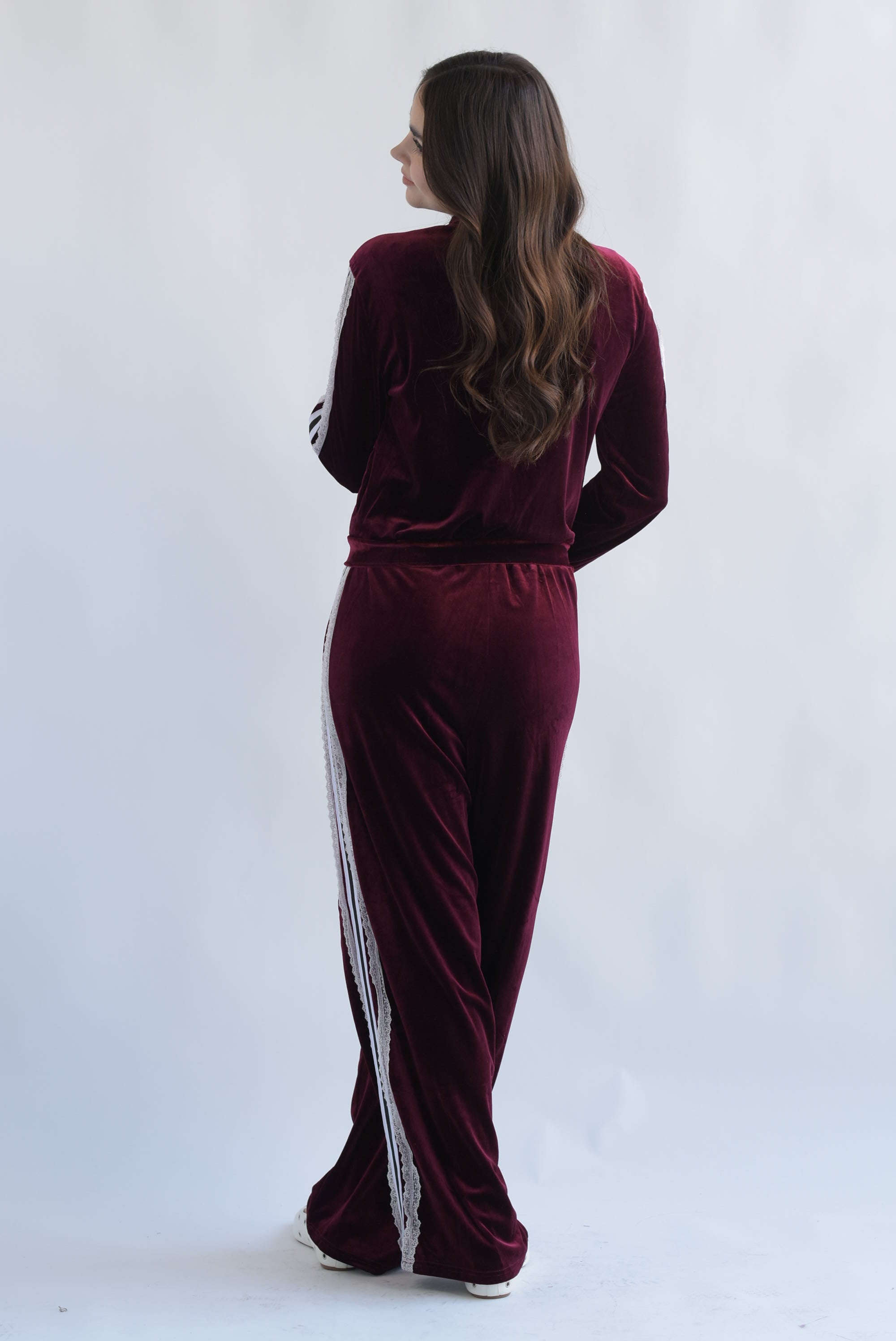 Set Pantalón y Chamarra encaje terciopelo Vino