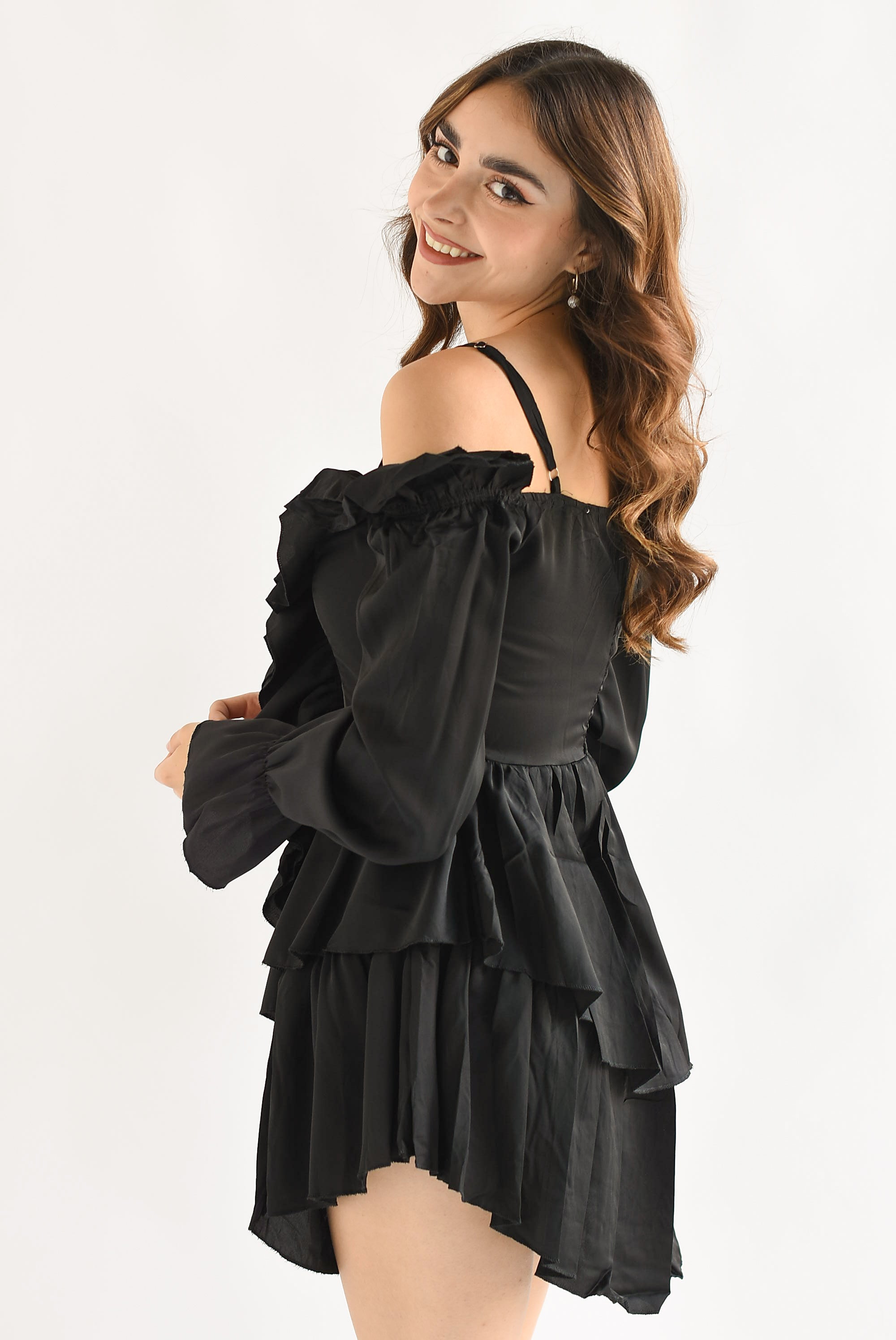 Vestido corto olanes Negro