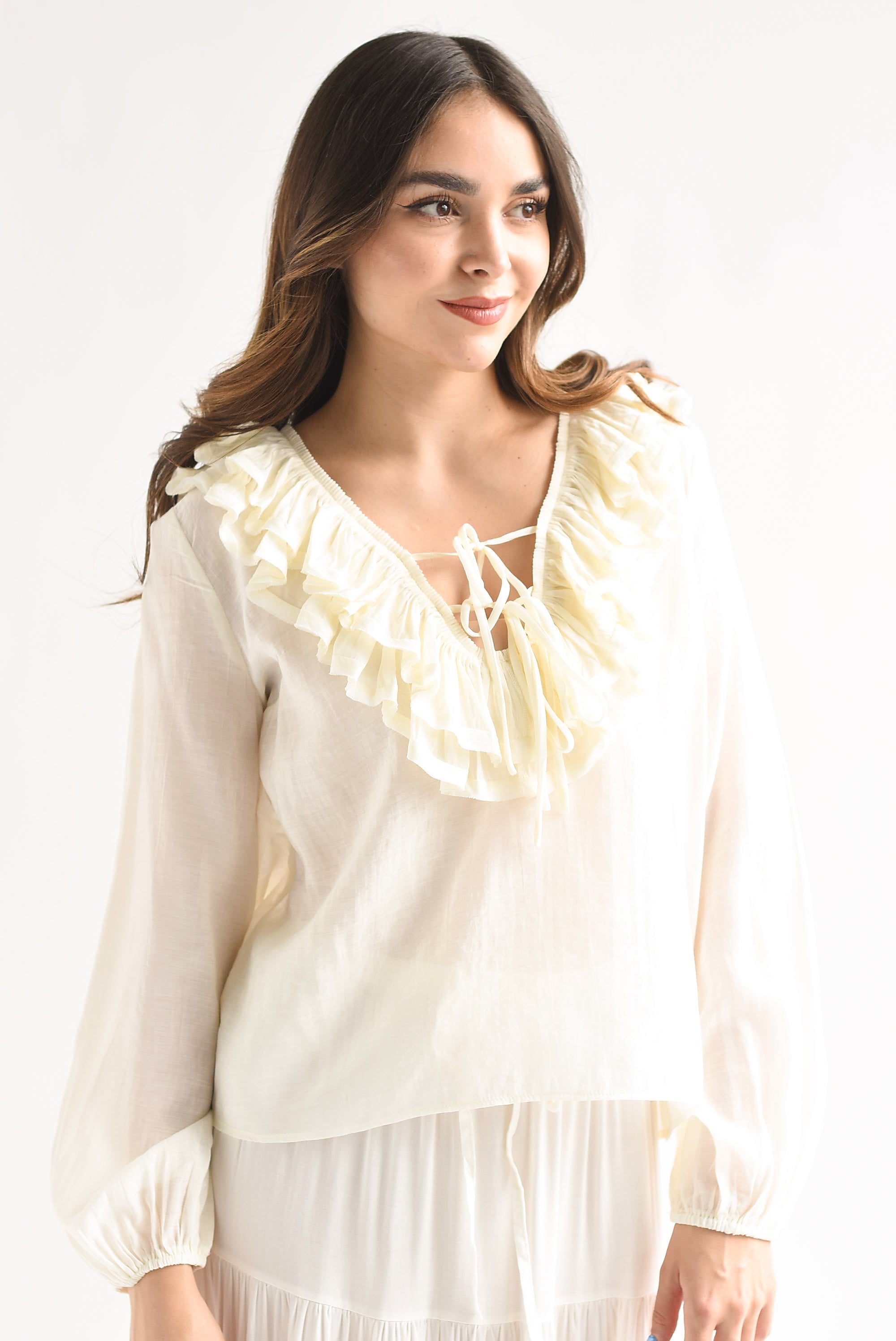 Blusa cuello V olanes Ivory