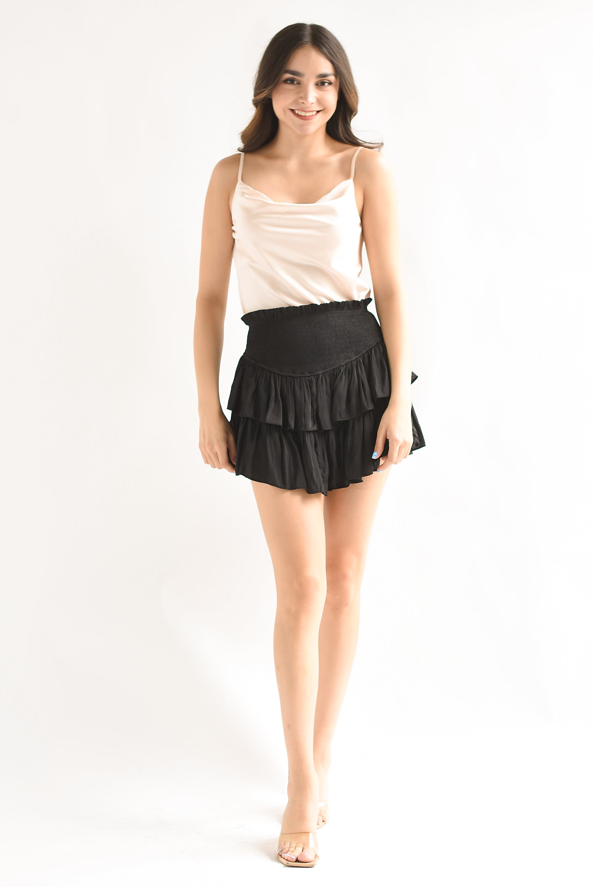 Falda mini boho pretina olanes satín Negro