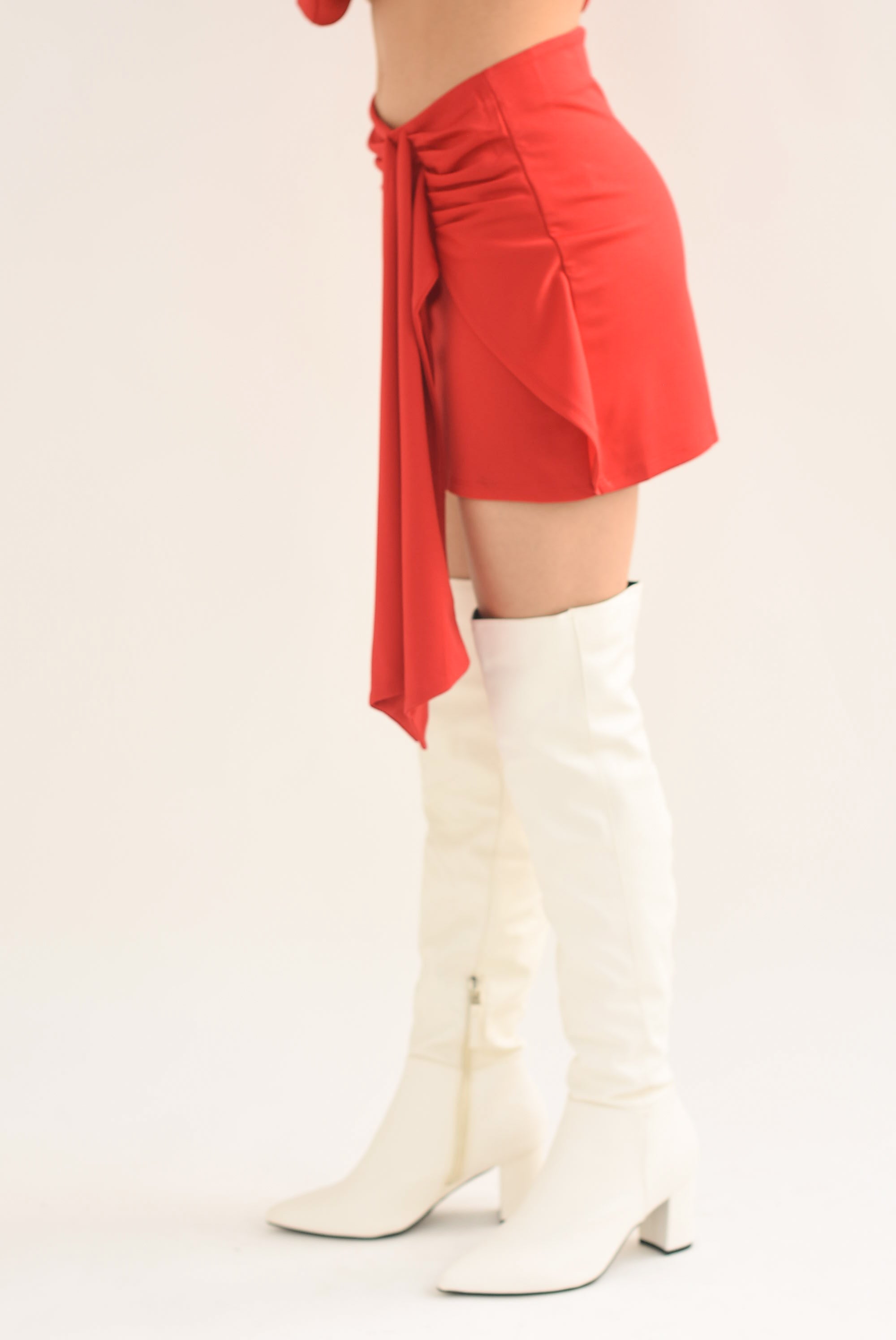 Falda corta drapeado lateral Roja