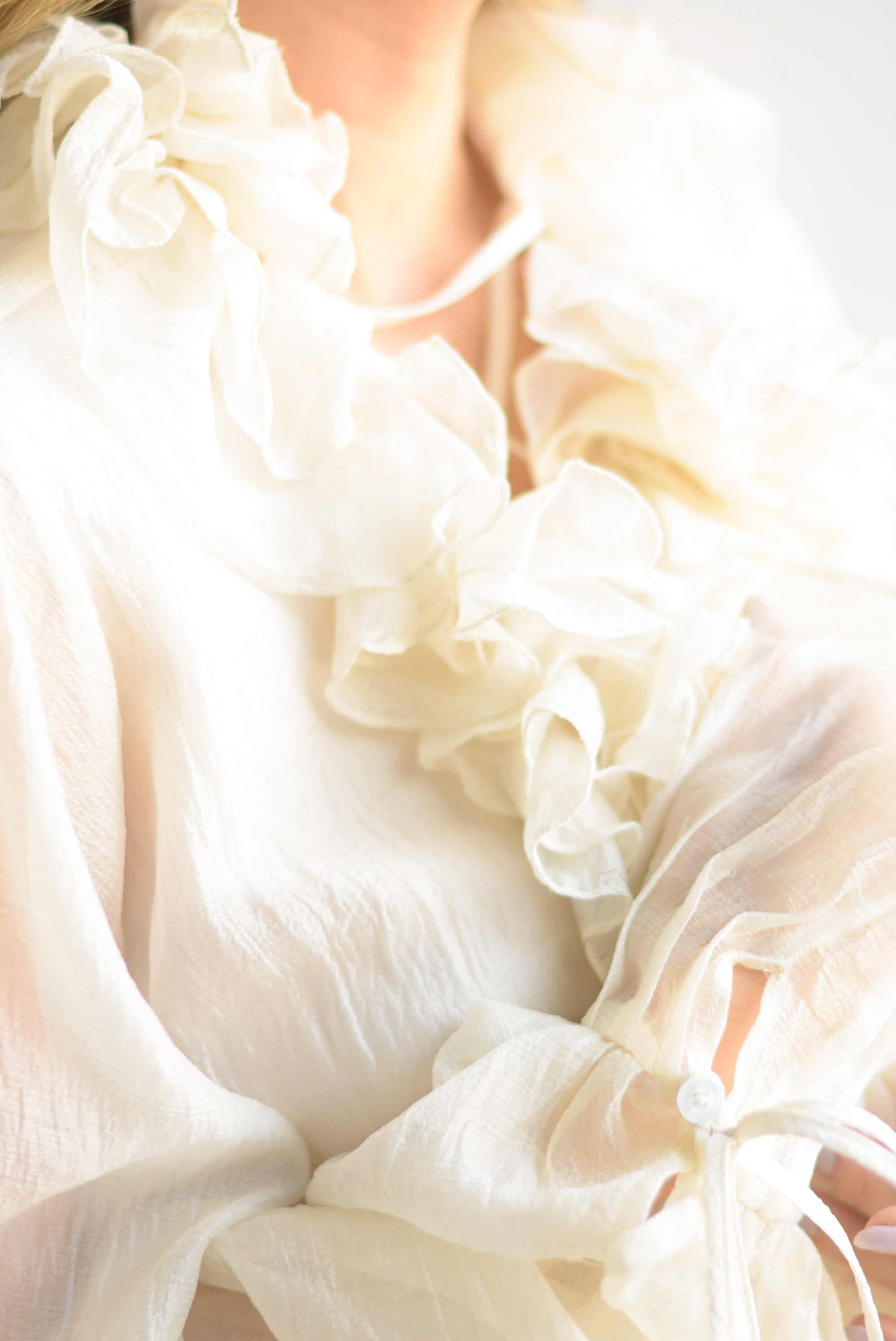 Vestido olanes y flores Ivory