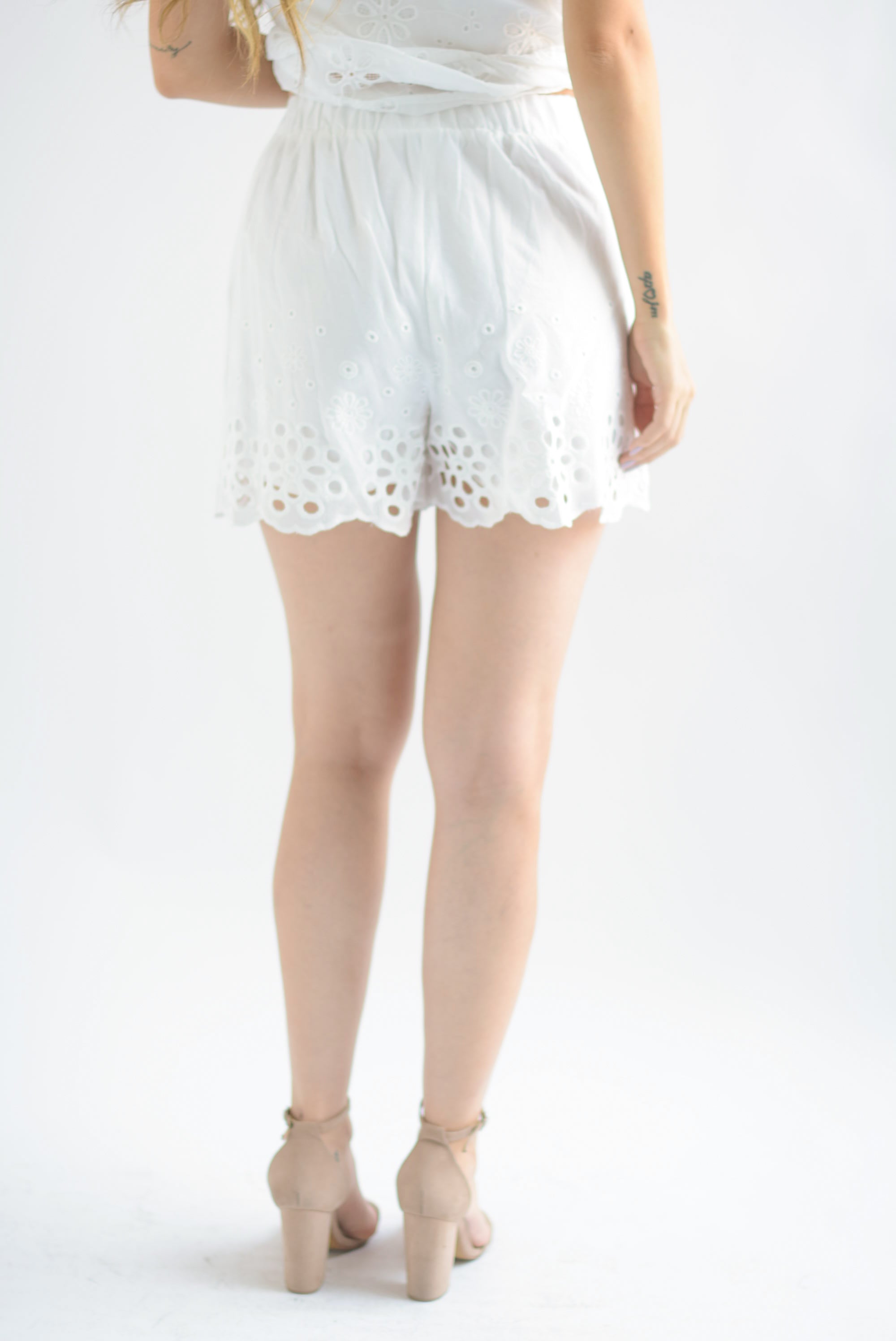 Short flores caladas Blanco