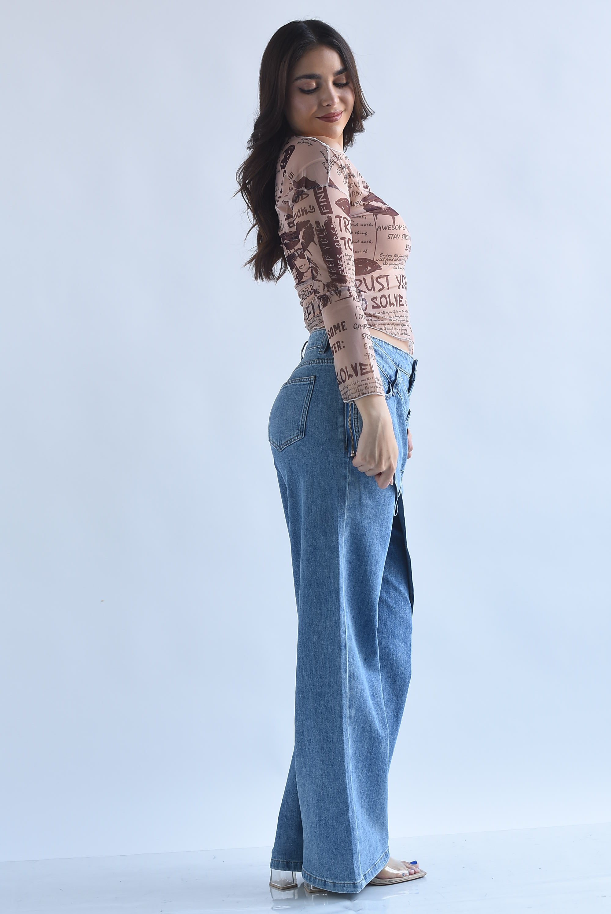 Jeans faldón pretina envolvente cierre