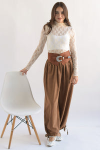 Fashion Styled Pantalón globo suede Café