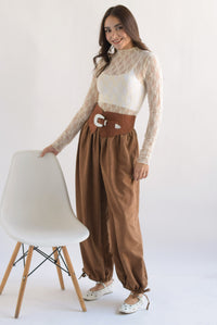 Fashion Styled Pantalón globo suede Café