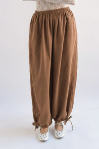 Fashion Styled Pantalón globo suede Café
