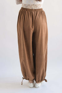 Fashion Styled Pantalón globo suede Café