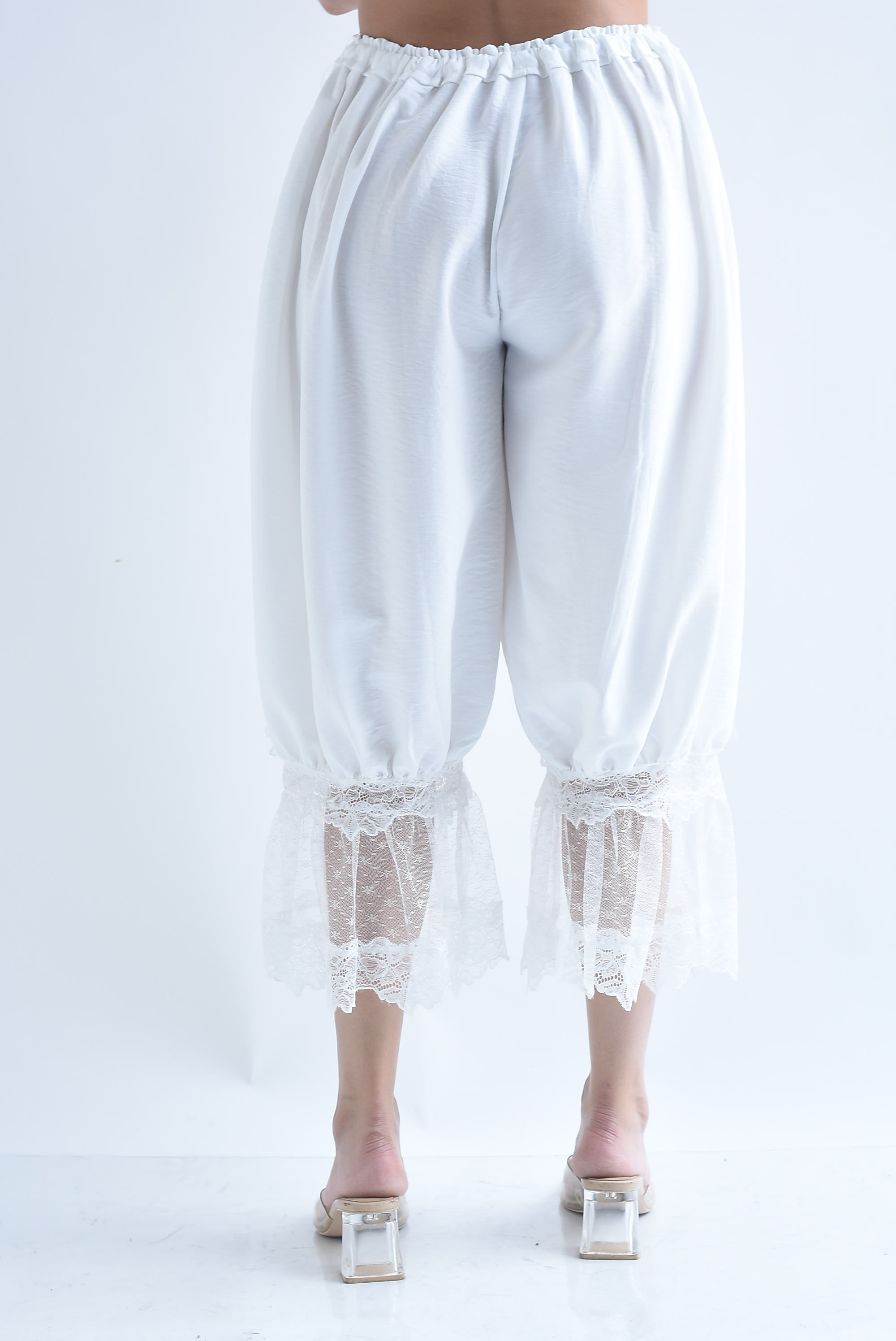 Pantalón globo capri olán encaje